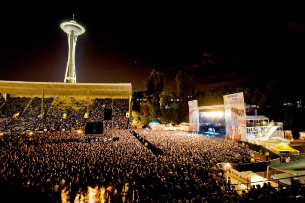 http://www.tangodiva.com/blog/wp-content/uploads/2011/08/bumbershoot-crowds-II.jpg