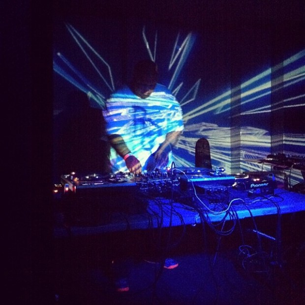 Hurricanes of bass and beats blow from the speakers courtesy of the Windy City's DJ Earl as he fuses Mr Fingers, the sound of Chicago past, with juke, the sound of Chicago future.